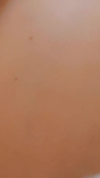 Sexy fantazie z coffe shopu. Dlouhý čůrák v kalhotkách pod šaty