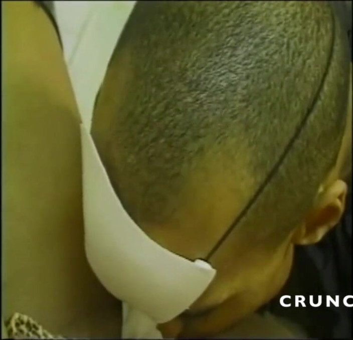 Bitch Girl Video: 98 bouffage de chatte incroyable avant de baiser sans capote...