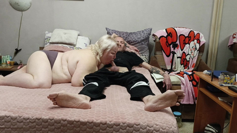 Zona901: Üvey anne başka bir toplu döl almak için sakso çekiyor