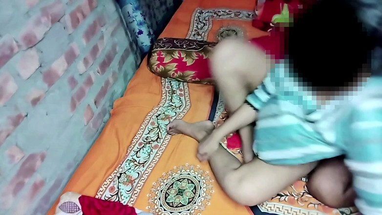 Deshi women: 男朋友看着他的女友被插入