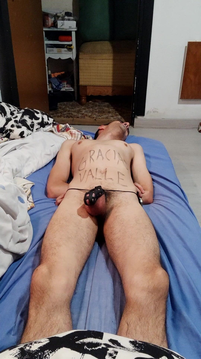 Slave Sparrow: Bu köleye anal kayganlaştırıcı olarak sıcak sos kullanması emrediliyor