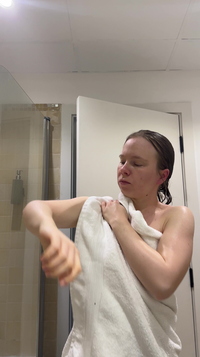SweetLucy96: Divertimento nella vasca dell'hotel
