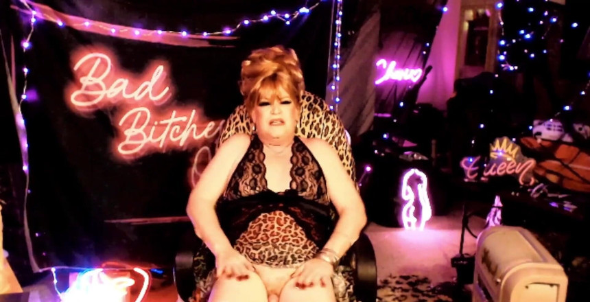 FemmeCheri120: Роблю те, що я люблю робити - курить і роздягає все в одному великому відео!