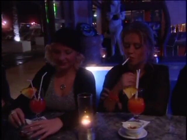Lucky Cooch: Vintage babes having fun at the bar