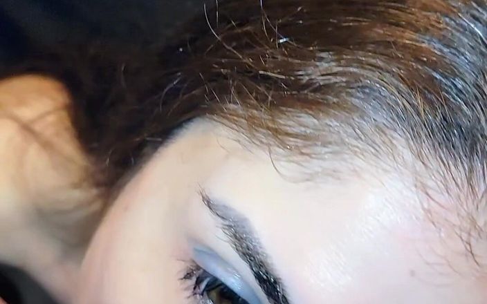 Annalee Blue: 楽しんでいる本物の素人熟女
