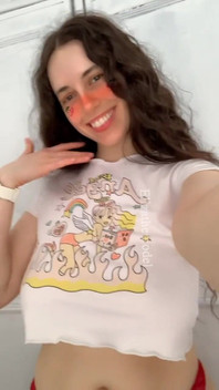 Aku suka crop top ini