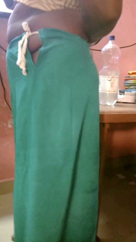 Desi Tamil ondeugende vrouw Renu Petticoat blouse Saree plaagt voor manliefs vriend! Indianhotwifex