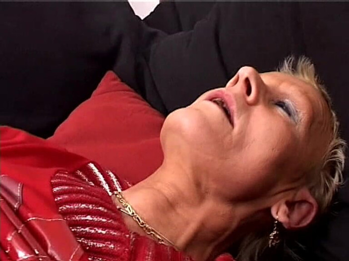 GERMAN PORN CLASSICS: División de arrugas (abuelas, peludas, gordas)