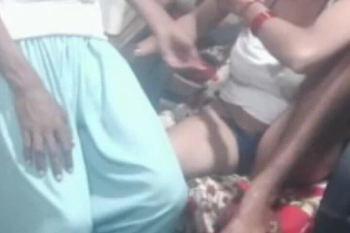 Tarelgc: A Hot Pakistani Girl Working in Home and Played with...