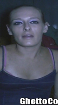 Curvă cu craniu futută și suge coaiele curva din ghetou!