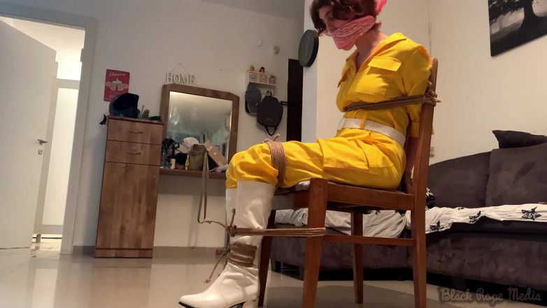 Miriam Slave: 에이프릴 오닐 코스프레 의자