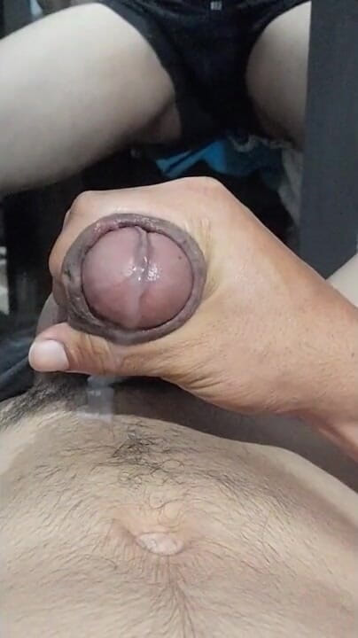 Bare skin man: 그냥 앉아서 당기고 있었어요