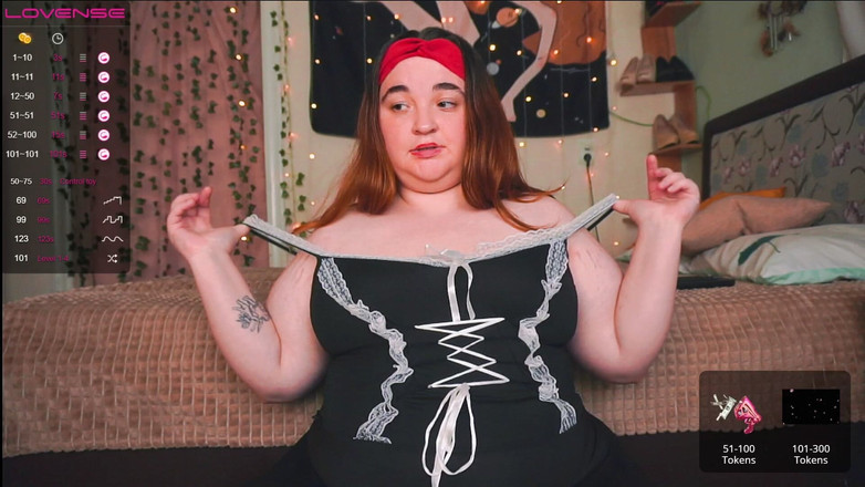 AssGives: İri güzel kadından oral seks