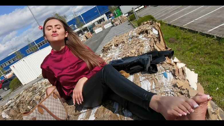 Goddess Lena: 户外腿