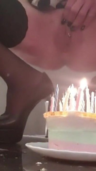 Orinar en mi pastel de cumpleaños
