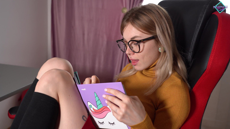 Karneli Bandi: Student dreams of big dick in tight pussy instead of...