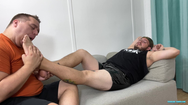 Ticklish Chubs: Prins Zed har härliga stora fötter