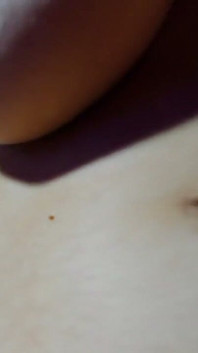 Splendida splendida Myla_angel mostra le sue tette e figa e indossa collant dentro e fuori!