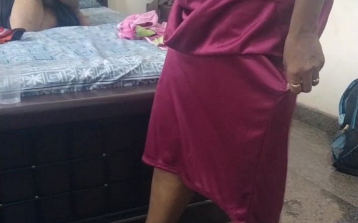Tamil lesbian: Випадковий танець з тамільською піснею