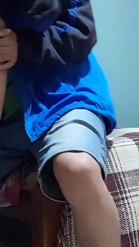 Moje přítelkyně mě vplíží do jejího pokoje a šukáme, aniž by si to někdo nevšiml