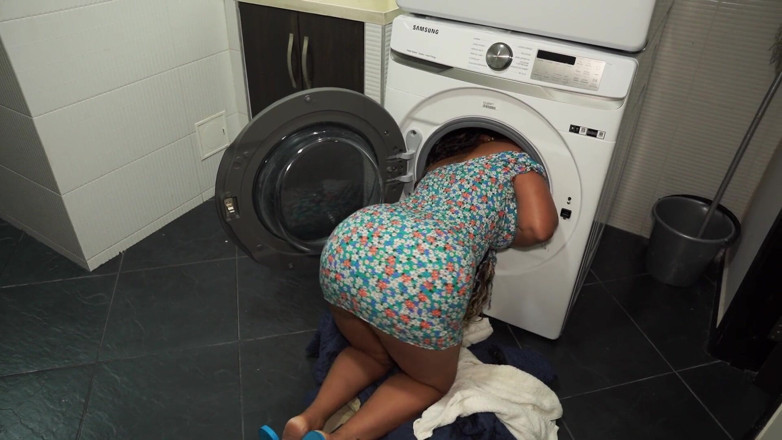 KataleyaGil: Huge Ass Stepmom Stuck in the Washing Machine