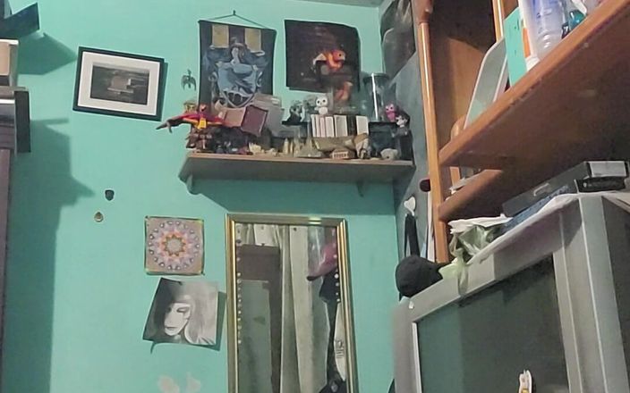 Crystal Phoenix: Trans ragazza si masturba e viene per te mentre le...