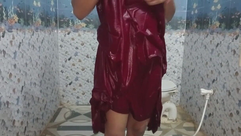 Ankurpriya000: Bhabhi muda India mandi dalam mandi petticoat