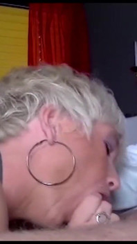 Curvă gemând călărește până când bilele lui sunt complet scurse