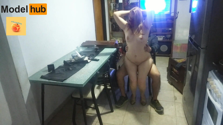 Activecouplearg: Drsný anální sex při poslechu hudby nahý