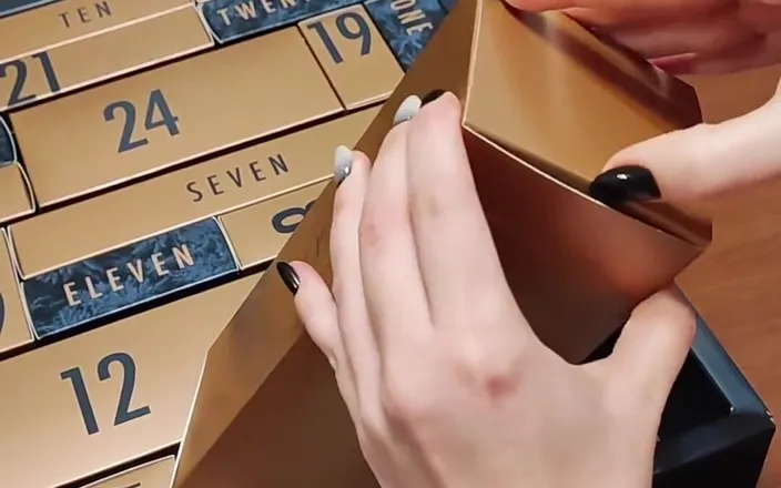Fox Flame: Advent Calendar for Adults. Day 6
