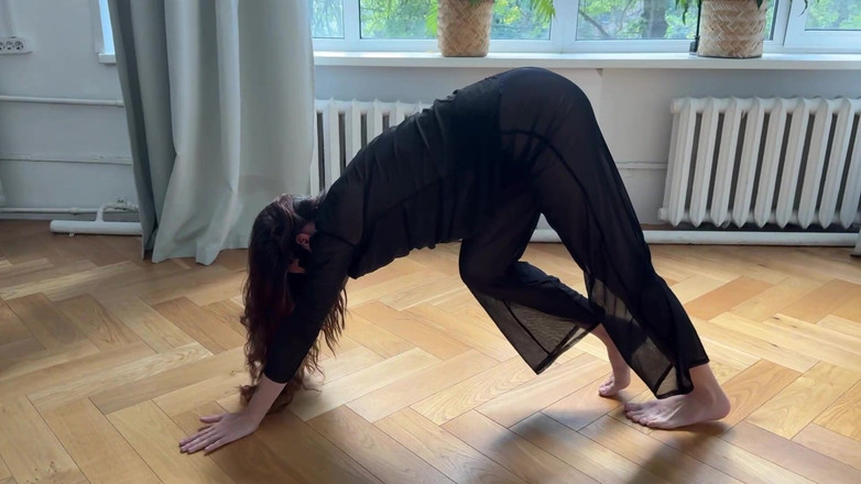 Skinny_lady69: 穿着透明衣服的性感伸展