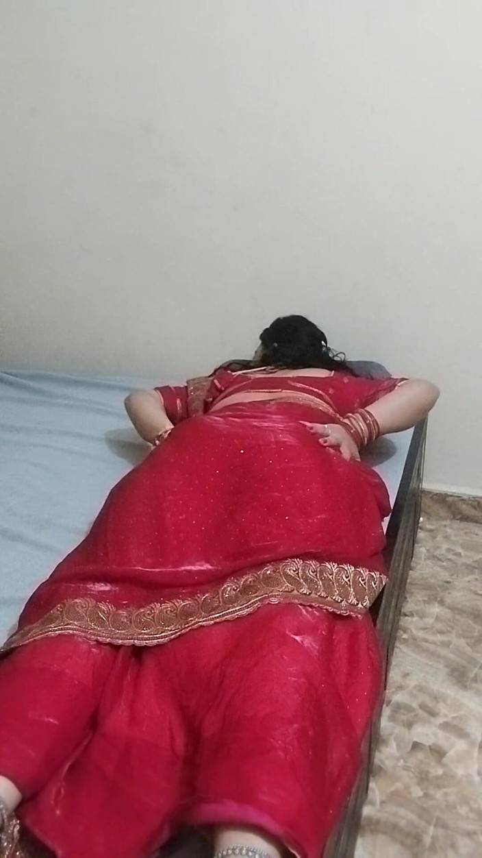 HOT RITU BHABHI: Hermosa india en perrito