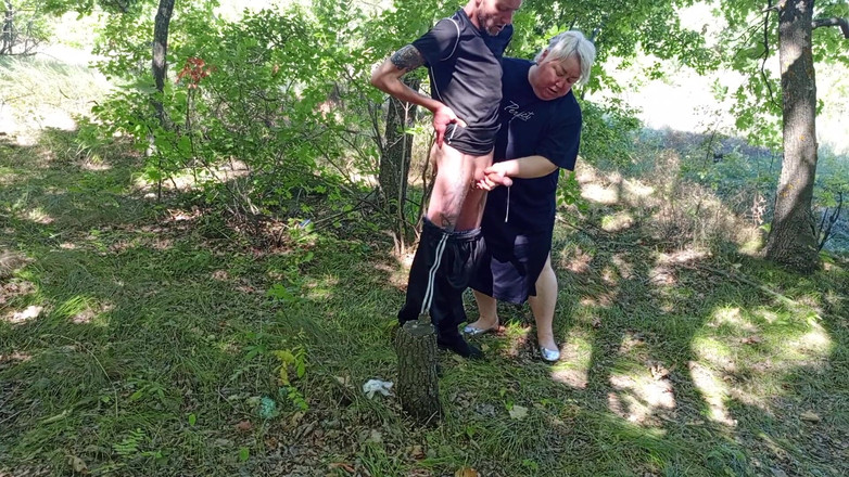 Zona901: 近所の人が公園で公の場でフェラチオをする