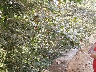 HotGirl21: Sexy Desi cognata del villaggio bagnata nel fiume della foresta