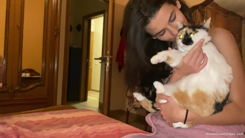 Homegrown Video: Sofia gets a late night banging in bed
