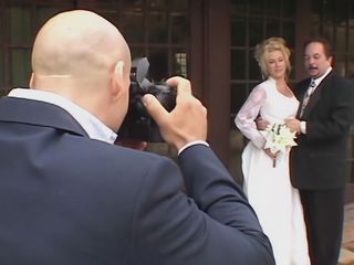 Vintage Classic: Hochzeit braut fotoshooting endet mit einem wilden ficken