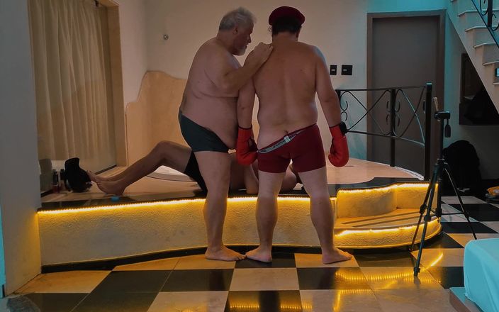 Combat and fetish: Zwei riesen gegen einen jobber - der unfaire kampf (2x1)