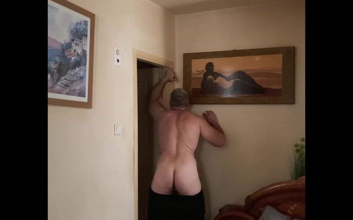 Alex Art: Khiêu vũ một mình