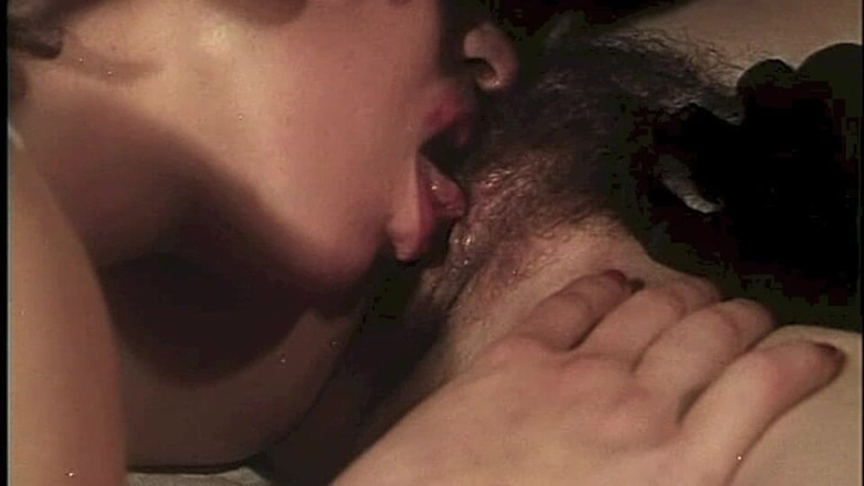 Inhonorof porn: Vintage lesbická trojka s lízáním chlupaté kundičky