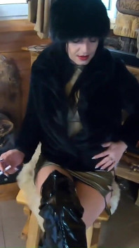 Milfycalla kompilace - fetišský sex, kouření a drsný sex při nošení sexy kožichů -2-