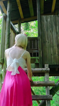Nackt Im Wald Bei Sonnigem Wetter Und Das Erste Mal Mit Fickmaschine Draußen Zum Orgasmus Gekommen