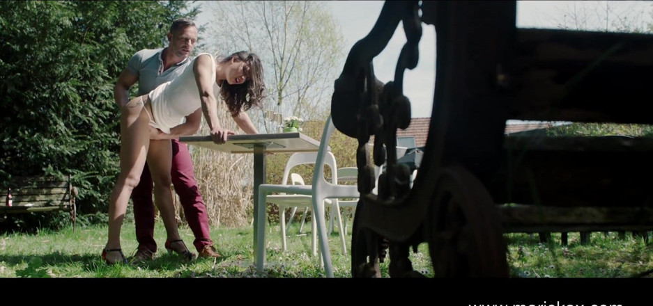 Mariska x: Baise en plein air avec Français couple