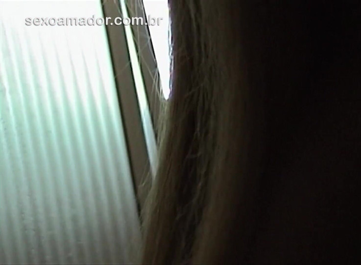 Amateurs videos: Un bărbat filmează un videoclip cu femei pe jumătate goale în...