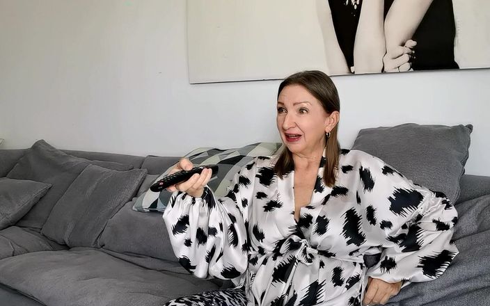 MariaOld: Bạn bắt gặp mẹ kế của bạn thủ dâm và...