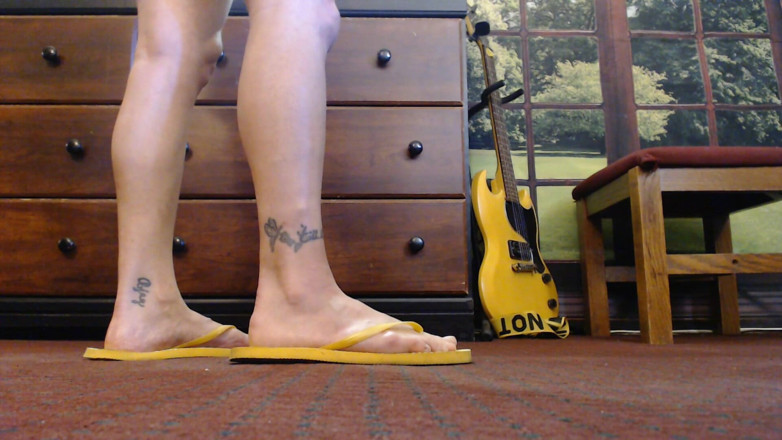 Abby Anna: Yellow flip flops