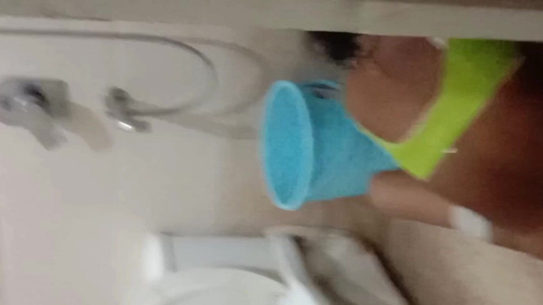 fullyloadedvid: Desi village zia sesso in bagno