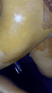 Je Twerking v Mém Fronu, Zapnul jsem se a šukej ji a stříkej do její kundičky