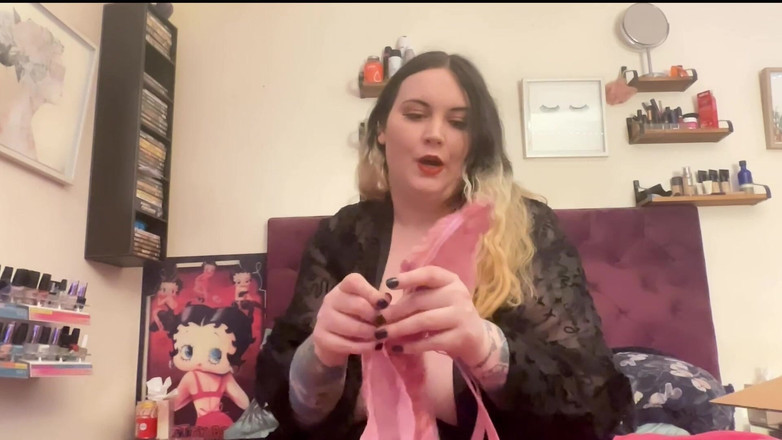 MissFFW: Ffw zeigt ihre neuen dessous in verschiedenen Posen