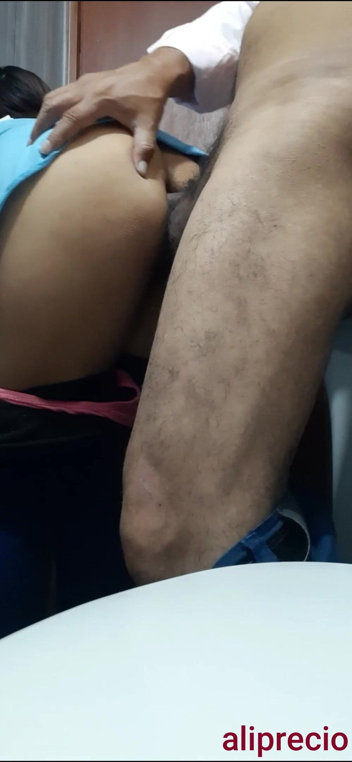 Ali Precio: Sex anal în baie înregistrat cu telefonul mobil cameră