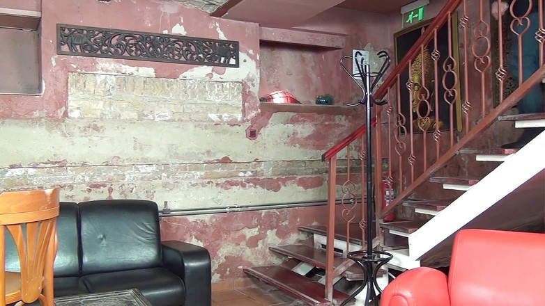 Mega extrem: Une fille mince veut être l'esclave